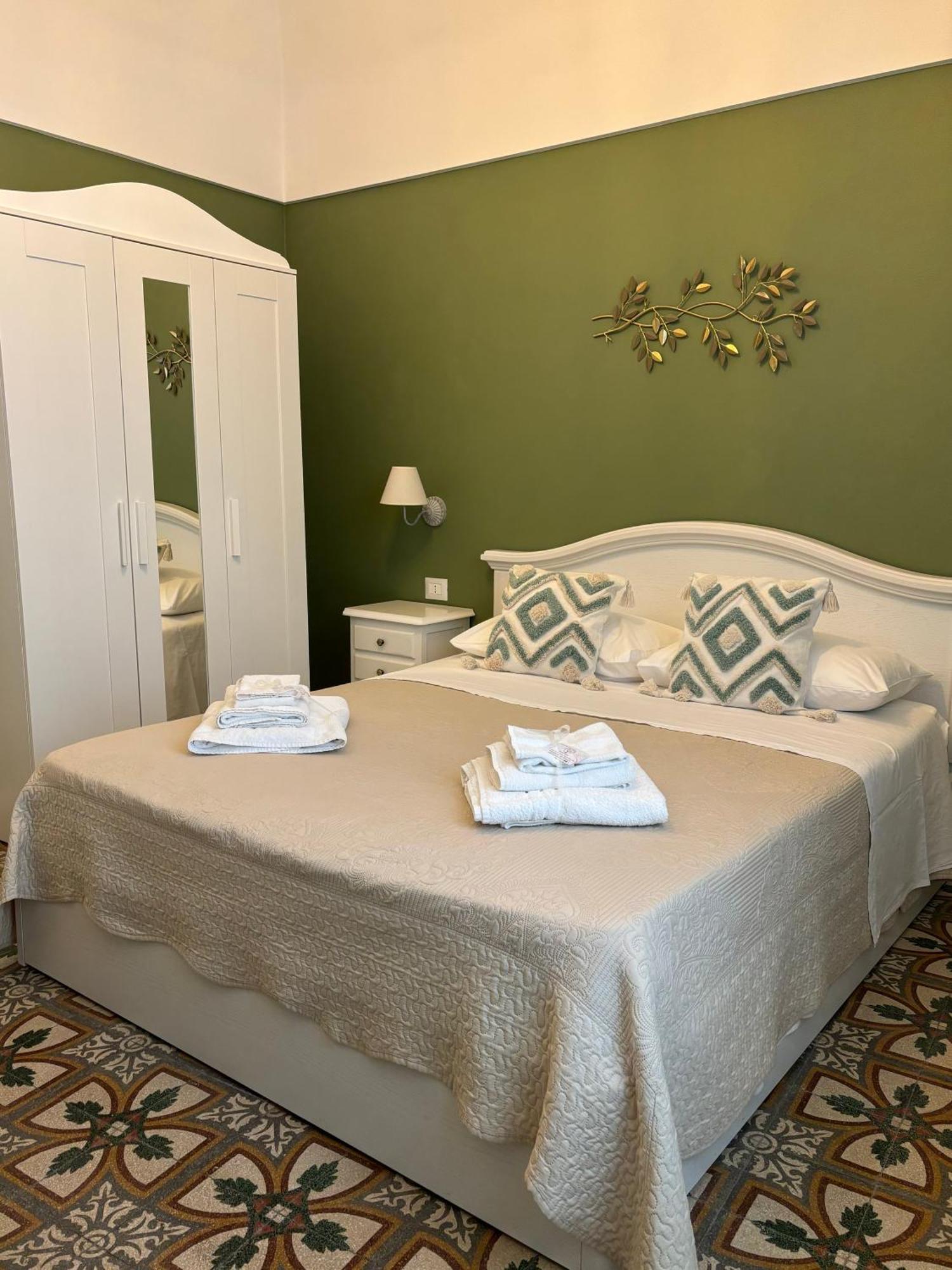 Dimora Della Nonna-Luxury Home Mola di Bari Bagian luar foto
